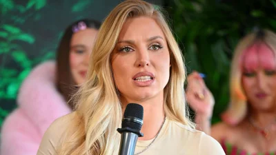 Karolina Pajączkowska przeżyła koszmar za granicą. “Obudziłam się, gdy siedział obok i mnie dotykał”