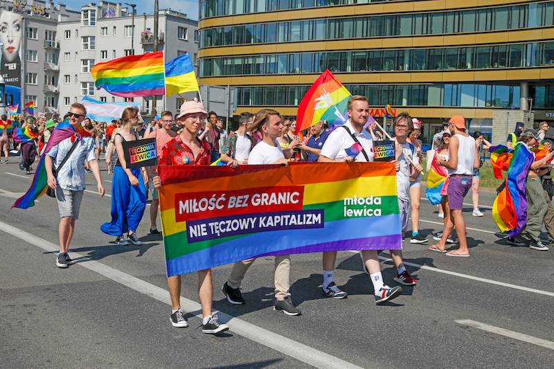 Parada równości w Warszawie. Rafał Trzaskowski na czele, przyjaciel Dody, Dżaga zabawiał tłum