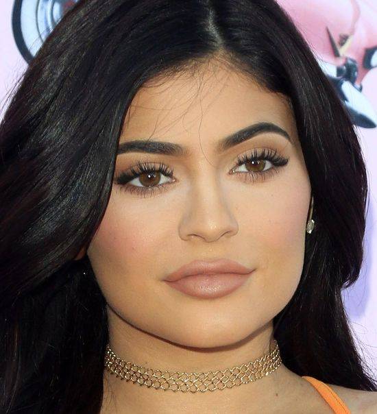 Zdjęcia gwiazd przed i po operacjach plastycznych