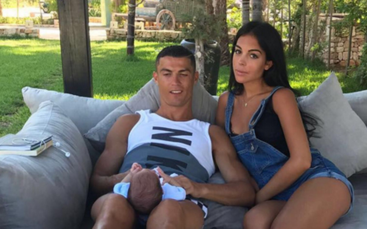 Po 6 latach koniec budowy willi Ronaldo za 105 mln zł. Marmury i złoto, a nawet prywatne kino