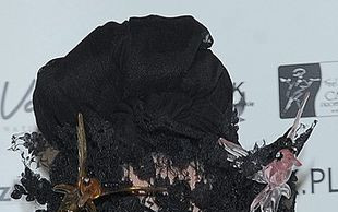 Poznajecie panią zza maski? (FOTO)