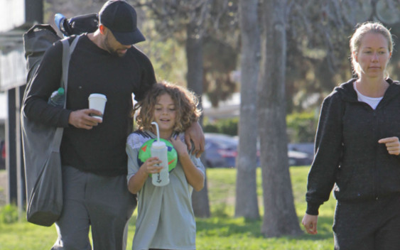 Smutna Kendra bez obrączki – tak wyglądało ostatnie rodzinne wyjście (ZDJĘCIA)