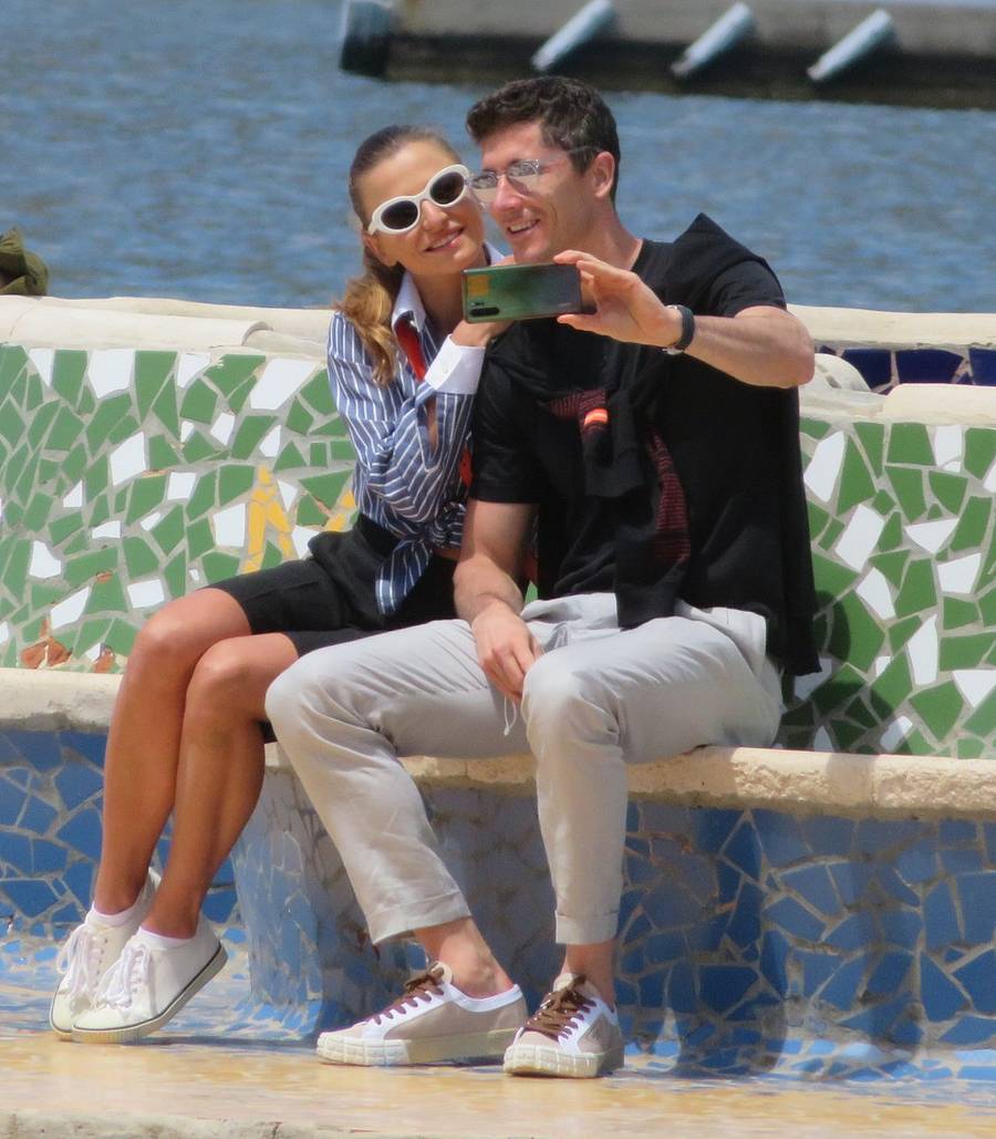 Anna i Robert Lewandowscy na Majorce. Wybrali się na romantyczny spacer (ZDJĘCIA)