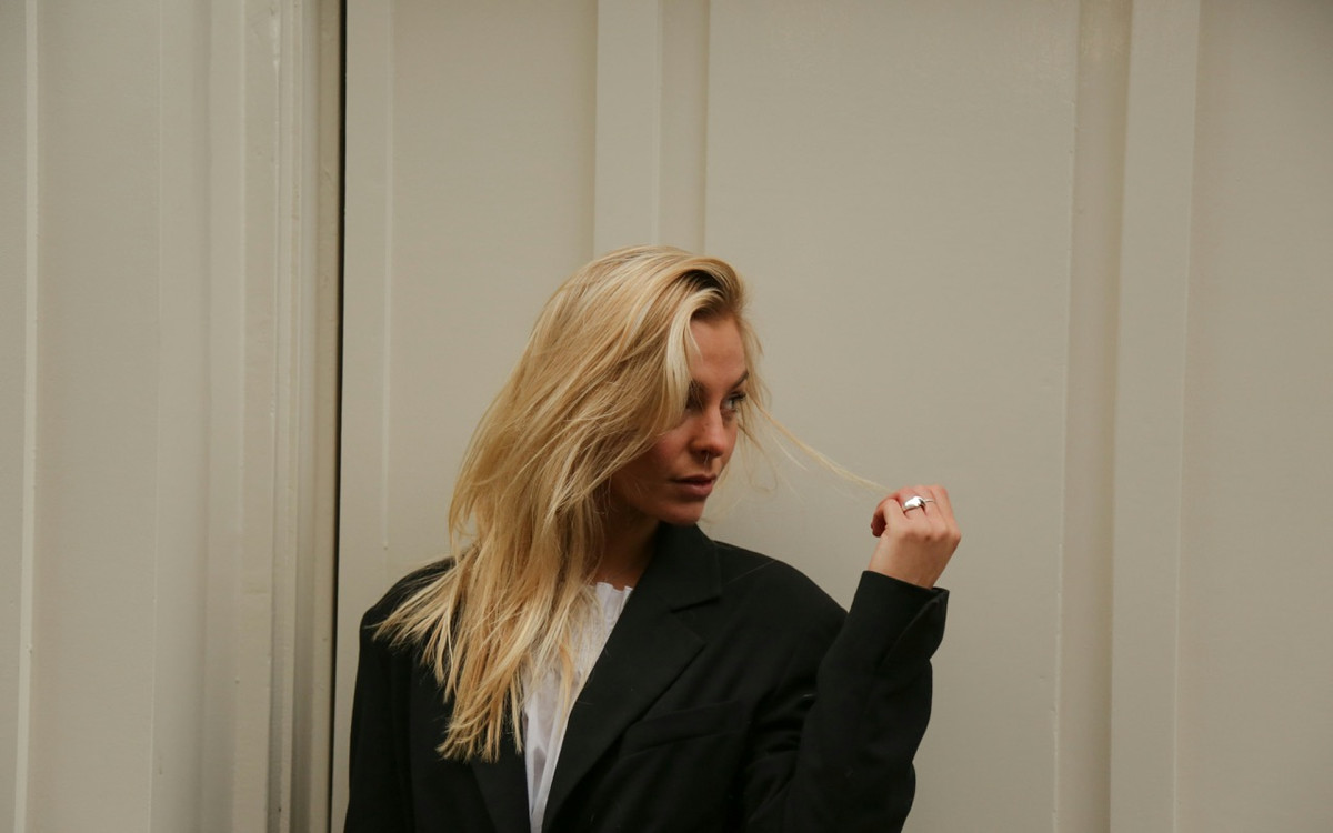 Marynarki – jak je stylizować nie tylko w eleganckim looku?