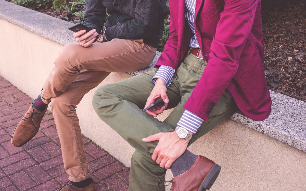 Co to są spodnie chino i jak je nosić?