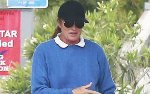 Bruce Jenner do Kim (pokazując różowe paznokcie u stóp):