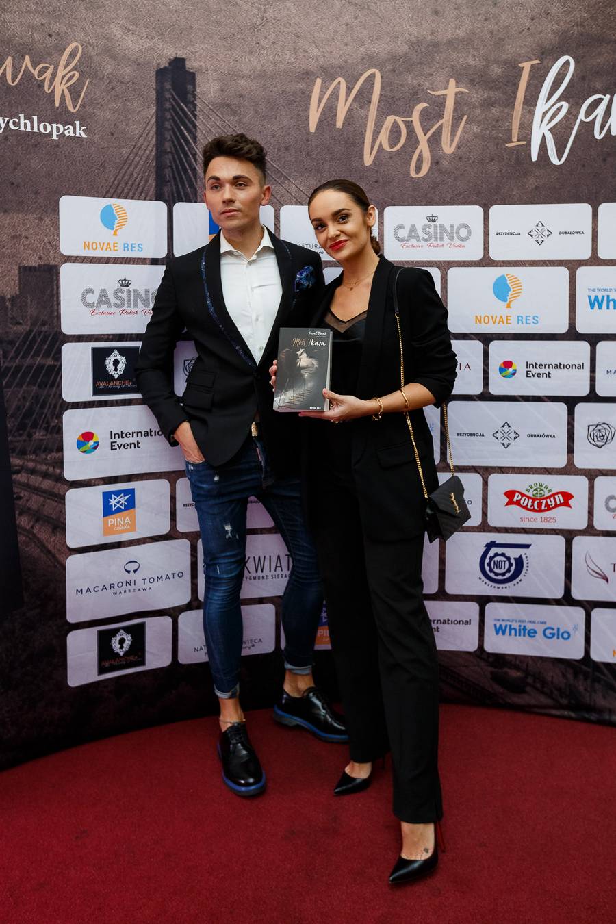 Gwiazdy na promocji książki “Most Ikara” Pawła Nowaka. Pojawił się Krzysztof Śmiszek (ZDJĘCIA)