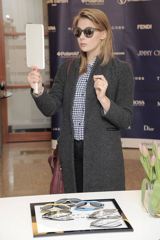 Marta Wierzbicka mierzy okulary, styczeń 2015