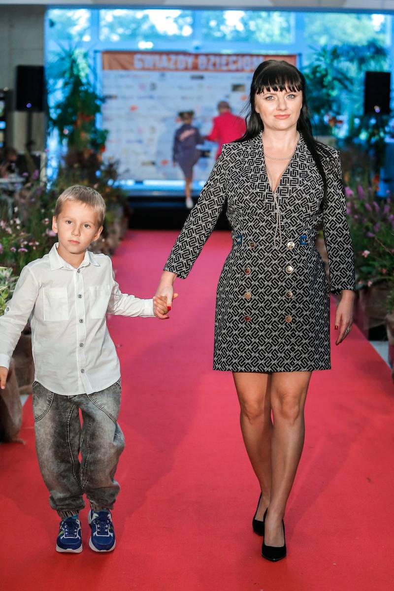 Gwiazdy na wybiegu: Maja Hyży, Mandaryna, Małgorzata Opczowska, Karol Strasburger…