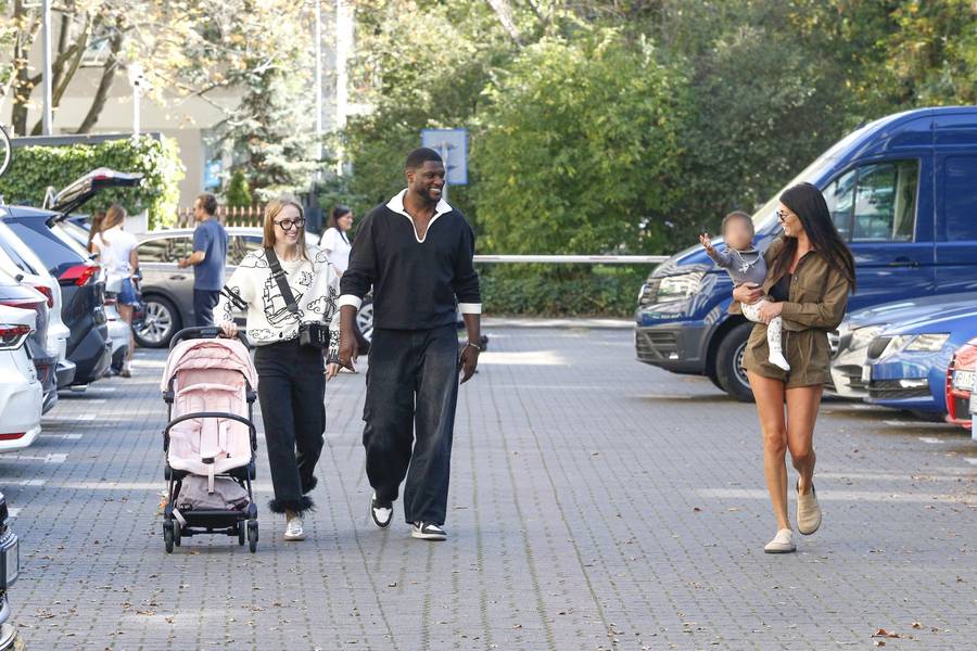 Zatrzęsienie gwiazd pod studiem “DDTVN”! Joanna Krupa, Izu Ugonoh z żoną i córeczką, Izabela Kuna, Edyta Zając