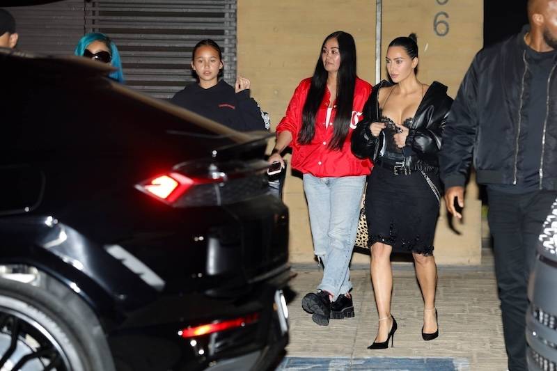 Kim Kardashian na kolacji z córką. North zafundowała sobie nowe włosy. Naprawdę Kim jej na to pozwoliła?