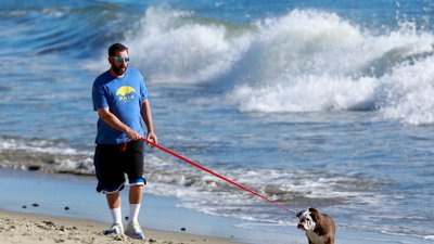 Adam Sandler zapłaci TYLE córkom za udział w swoim filmie