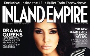 Kim Kardashian robi użytek ze spuchniętych ust (FOTO)