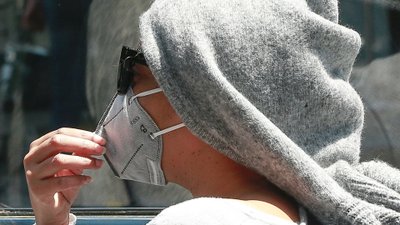 Zamaskowana Beyonce jedzie kabrioletem ulicami Beverly Hills (ZDJĘCIA)