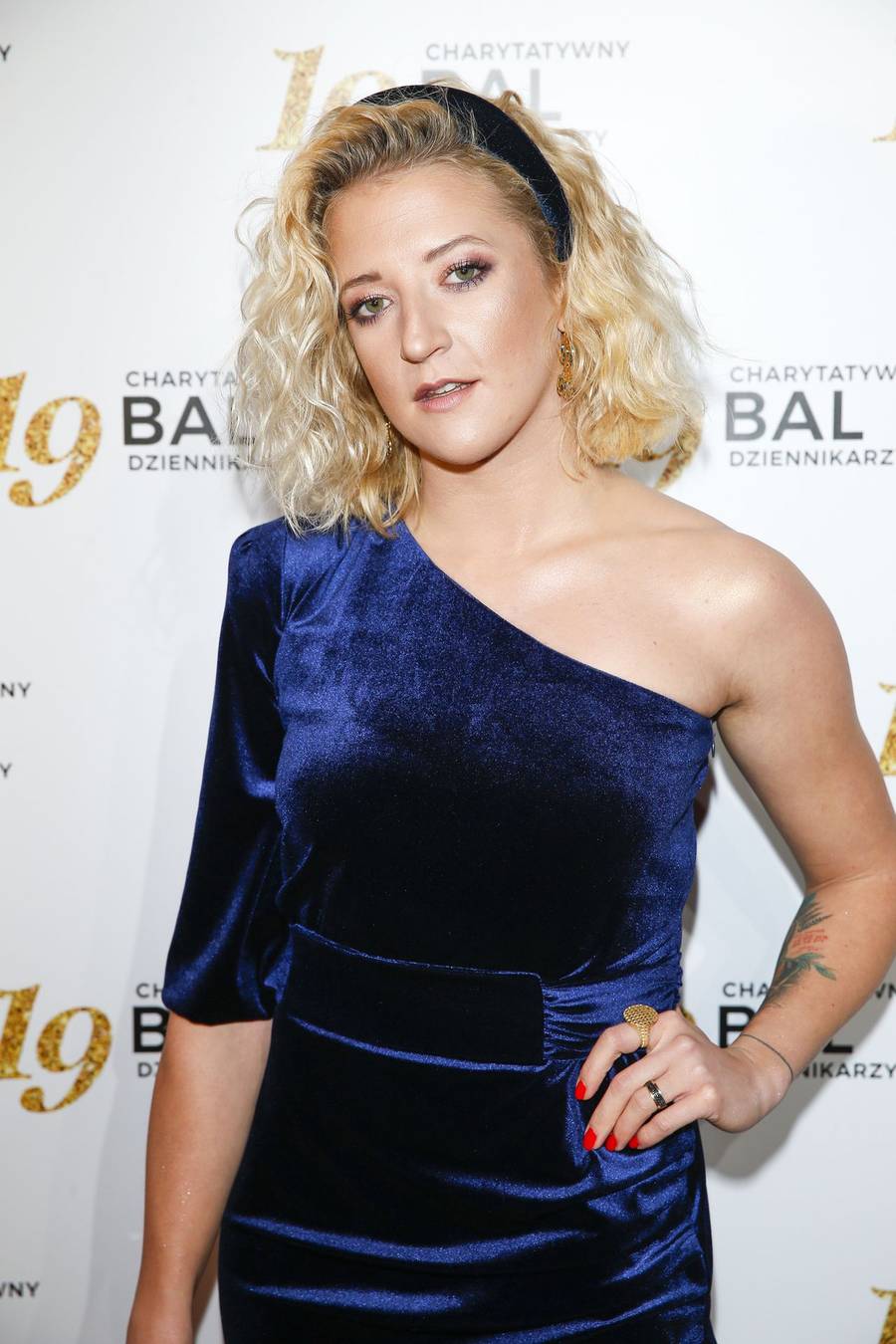 HIT! Gwiazdy w OPASKACH – wszystkie je noszą