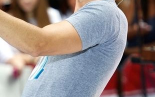 Enrique Iglesias w objęciach fanek (FOTO)