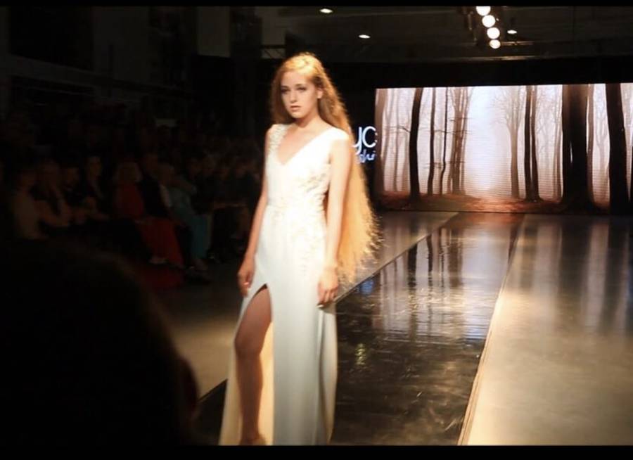 SZOK! Tak wyglądały pierwsze posty NATURALNEJ Caroline Derpieński! Plejada gwiazd, pokazy, sesje zdjęciowe (FOTO)