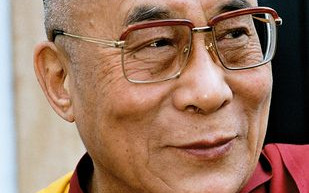 Dalajlama: Nie módlcie się za Francję