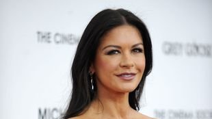 Catherine Zeta-Jones chyba cofnęła czas (FOTO)