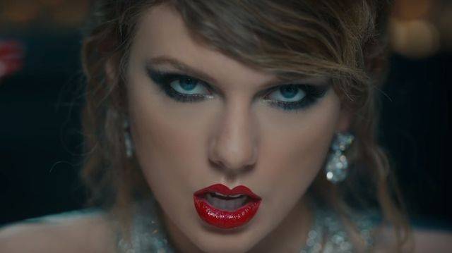 Calvin Harris zaprezentował zero klasy podczas premiery nowego klipu Taylor