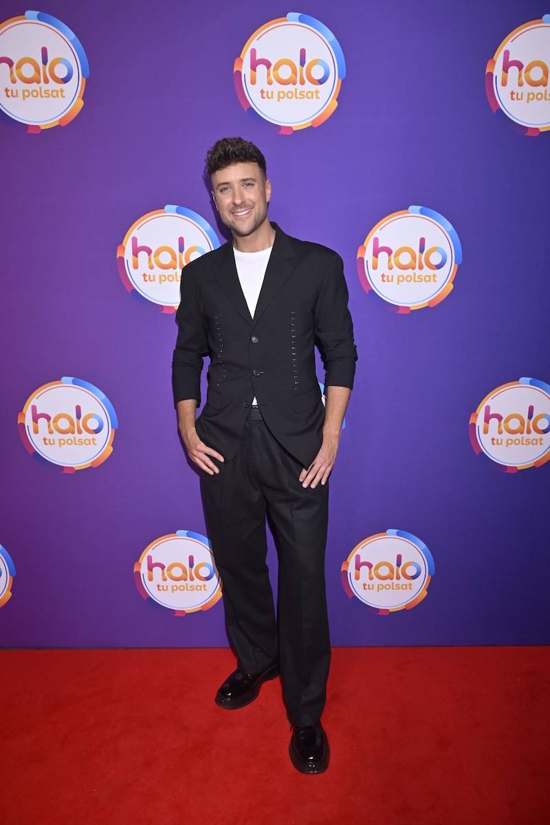 Ciąg dalszy zdjeć z ramówki Polsatu. Mroczna Maja Sablewska, Karolina Pisarek odsłania umięśniony brzuch…