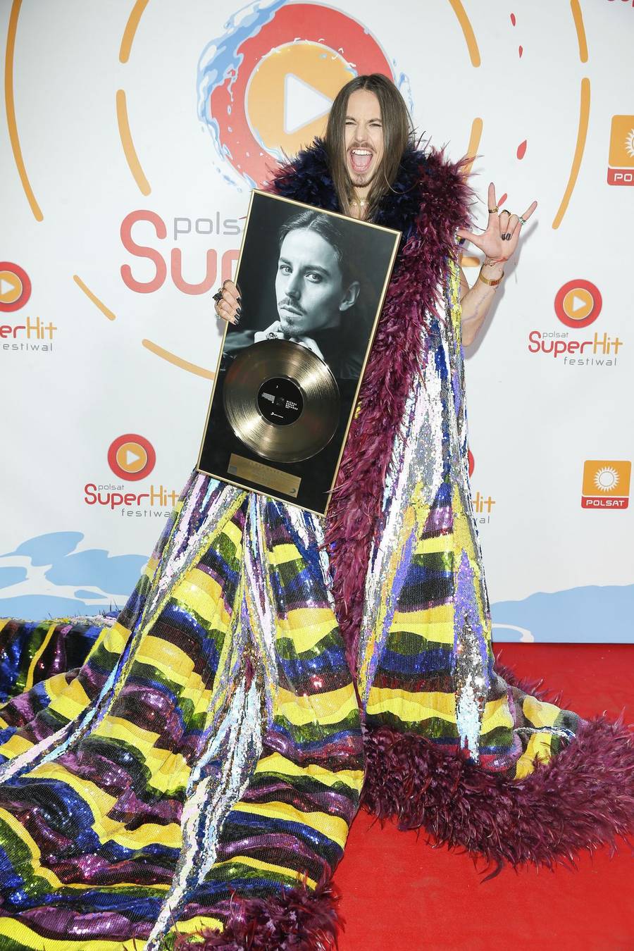 Pierwszy dzień festiwalu w Sopocie – gwiazdy za kulisami i na scenie (Szpak, Chylińska, Wieniawa, Sykut i inne)