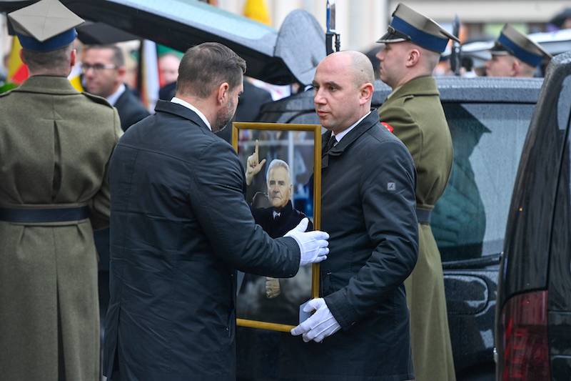 Pogrzeb Lucjana Brychczego. Tłumy piłkarzy i kibiców przyszły pożegnać legendę Legii Warszawa