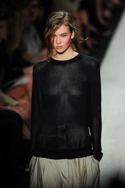 Karlie Kloss w pracy i poza nią