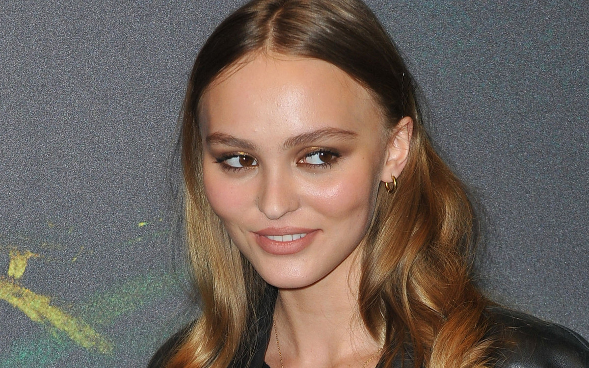19-letnia córka Johnny’ego Deppa, Lily Rose Depp, naturalnie piękna na premierze