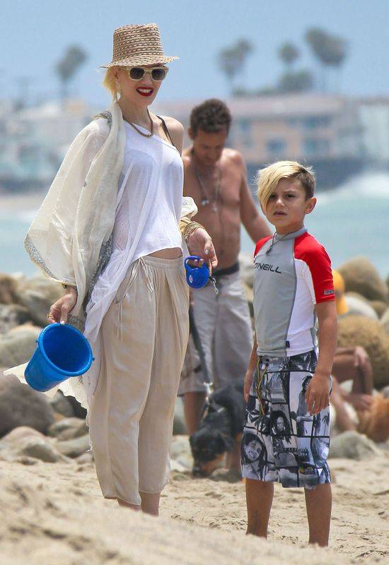 Gwen Stefani na plaży z synami