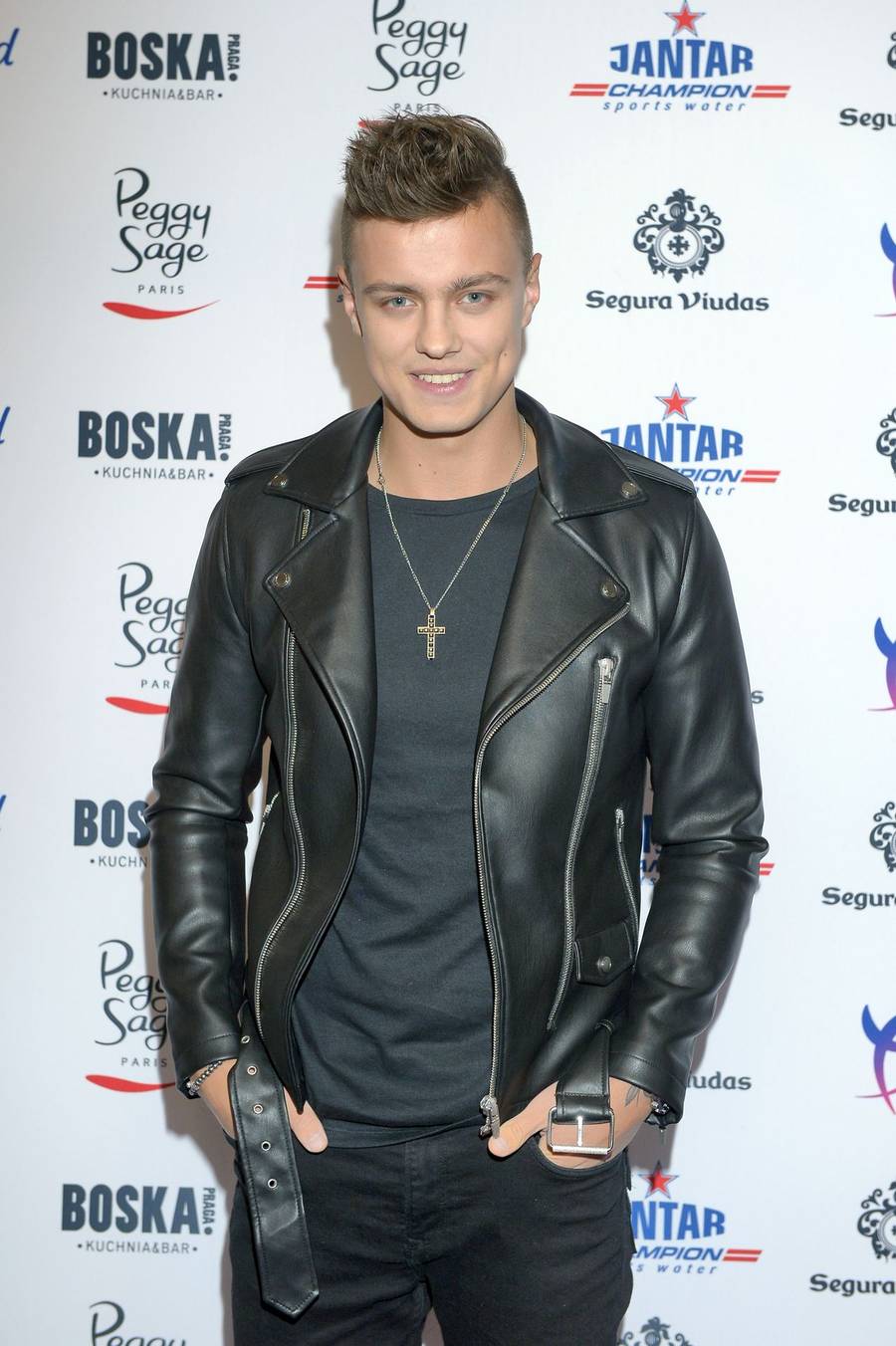 Rafał Jonkisz w skórzanej kurtce