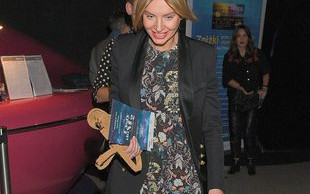 Czy to zagubiona na warszawskich salonach szafiarka?