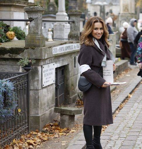 Gwiazdy wspierają kwesty na cmentarzach! Wśród nich: Szymon Majewski, Beata Tadla, Karol Strasburger (FOTO)