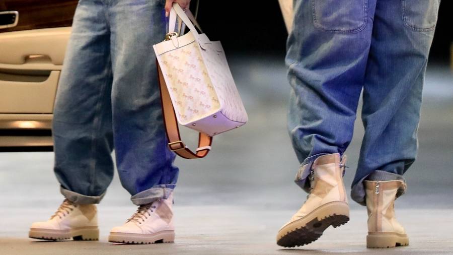 Jennifer Lopez w luźnej stylizacji