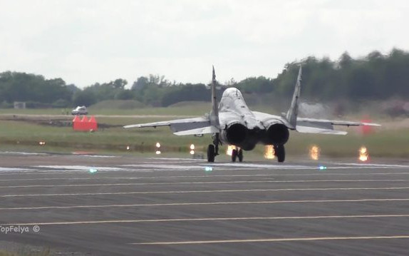 Kapitan Adrian Rojek i jego MiG-29 bohaterami internetu