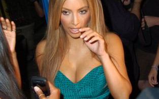 Kim Kardashian pokazała się w bieliźnie (FOTO)