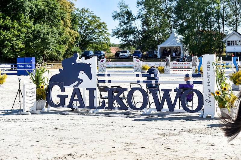 Gałkowo Masters 2022. Dawno niewidziany Piotr Kraśko, Agnieszka Woźniak-Starak w nieziemskiej stylizacji