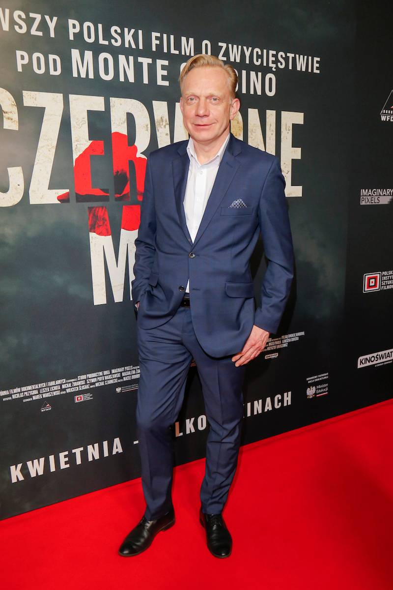 Premiera filmu “Czerwone maki”: Niezadowolona Helena Englert, Boczarska i Banasiuk, Maria Dębska…