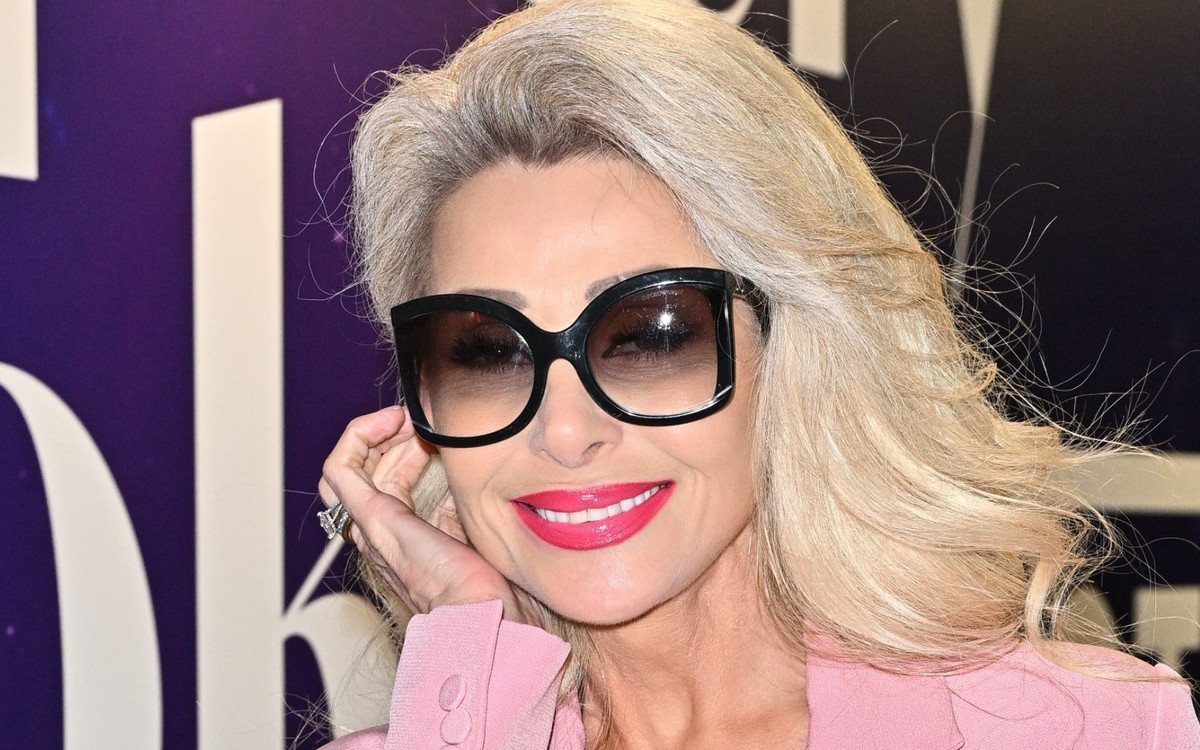 Dawno niewidziana Aldona Orman cała w różu bryluje na salonach. Ta modna torebka to synonim luksusu