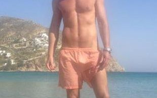 Czyja to umięśniona klata? (FOTO)