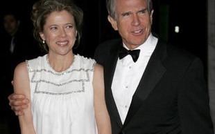 Warren Beatty kicha penisem