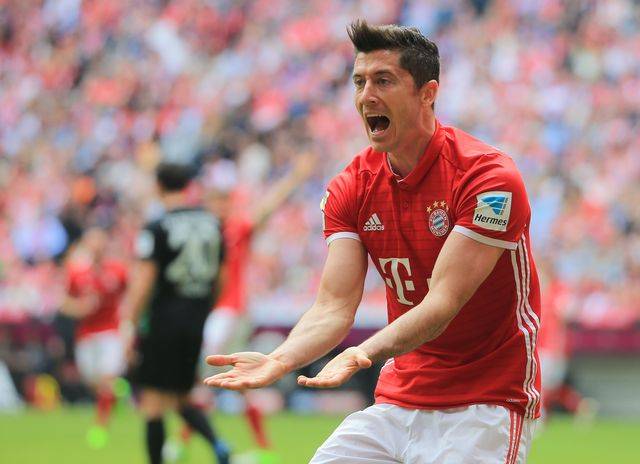 Robert Lewandowski zdradził, czy zmienia pieluszki Klarze