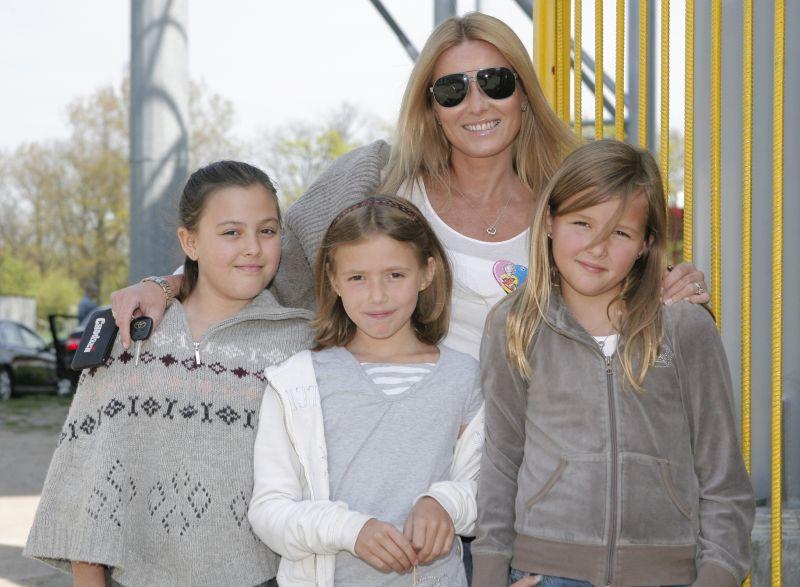Hanna Lis z córkami i ich koleżanką, fot. KAPIF