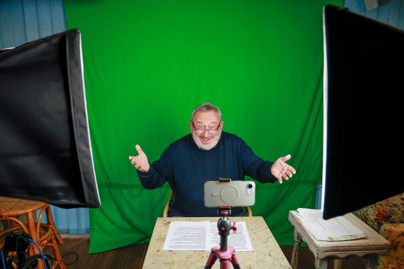 Tadeusz Drozda uchylił drzwi swojego domu. Legenda telewizyjna ma wnętrza z duszą i klasą (FOTO)