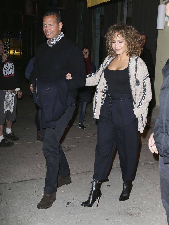 Z TĄ kobietą Alex zdradza Jennifer Lopez!