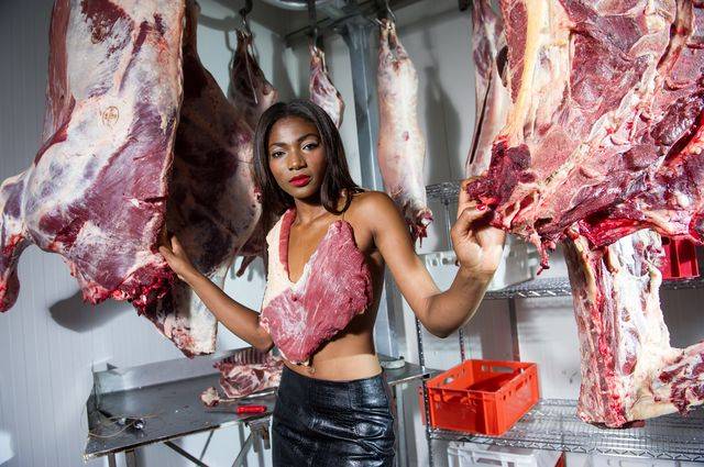 Top Model 4 – Szokująca sesja z mięsem…