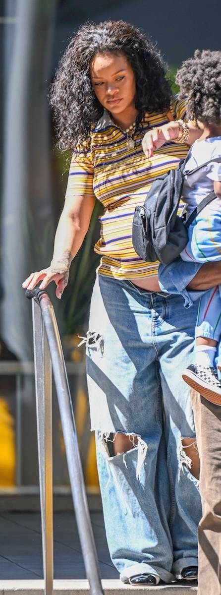 Rihanna na zakupach szkolnych z A$AP Rockym i synami. Trzecie dziecko w drodze! (PAPARAZZI)