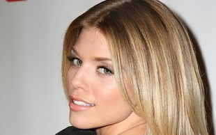 AnnaLynne McCord lansuje się z siostrami (FOTO)