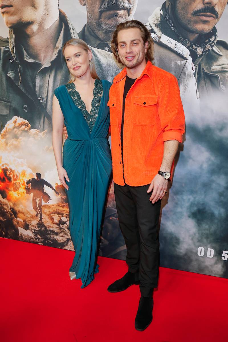 Premiera filmu “Czerwone maki”: Niezadowolona Helena Englert, Boczarska i Banasiuk, Maria Dębska…