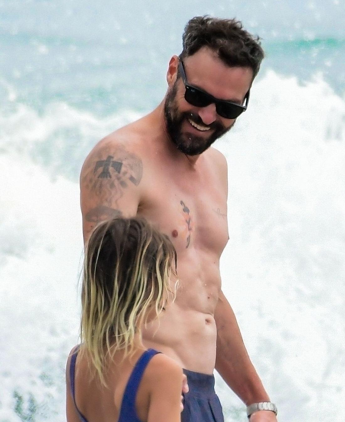 Brian Austin Green na plaży z synami